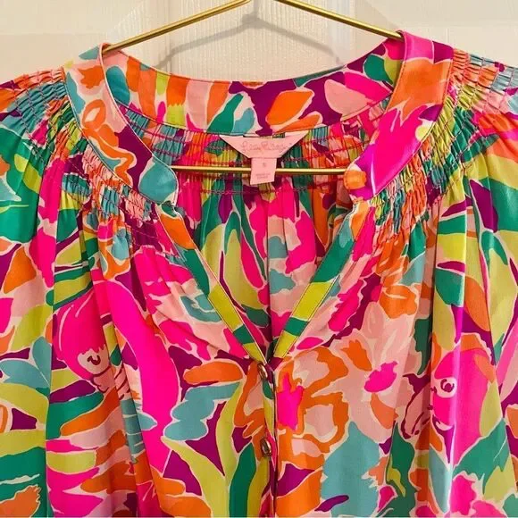Lilly Pulitzer Vibrant Floral Blouse NWOT - Picture 2 of 6